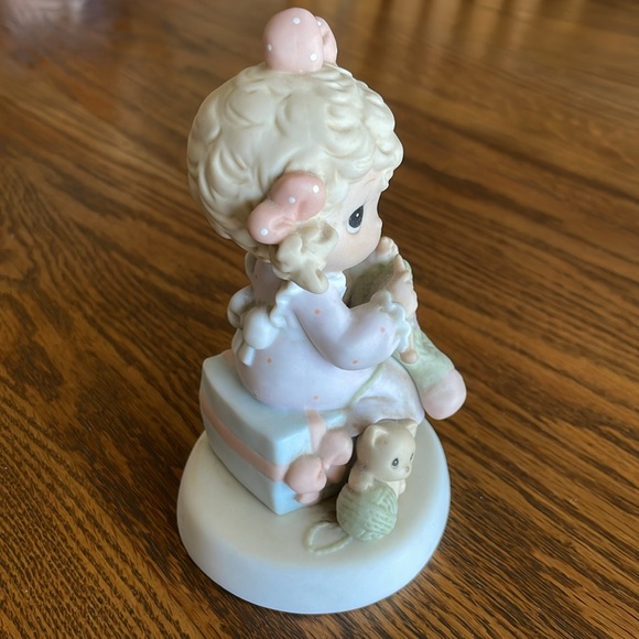 Enesco Precious Moments 1998 Love Will Keep You Warm - Picture 2 of 6